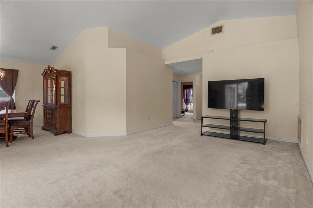 For Sale: $310,000 (3 beds, 2 baths, 1575 Square Feet)