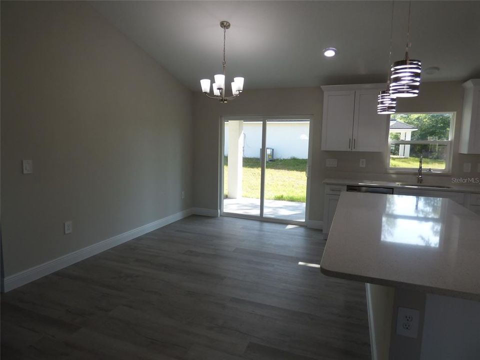 En Venta: $254,900 (3 camas, 2 baños, 1393 Pies cuadrados)