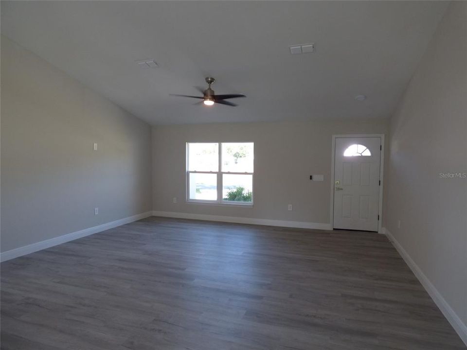 En Venta: $254,900 (3 camas, 2 baños, 1393 Pies cuadrados)