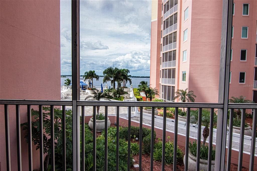 For Sale: $309,000 (2 beds, 2 baths, 1669 Square Feet)