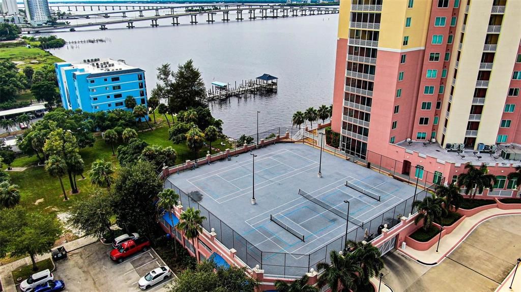 For Sale: $309,000 (2 beds, 2 baths, 1669 Square Feet)