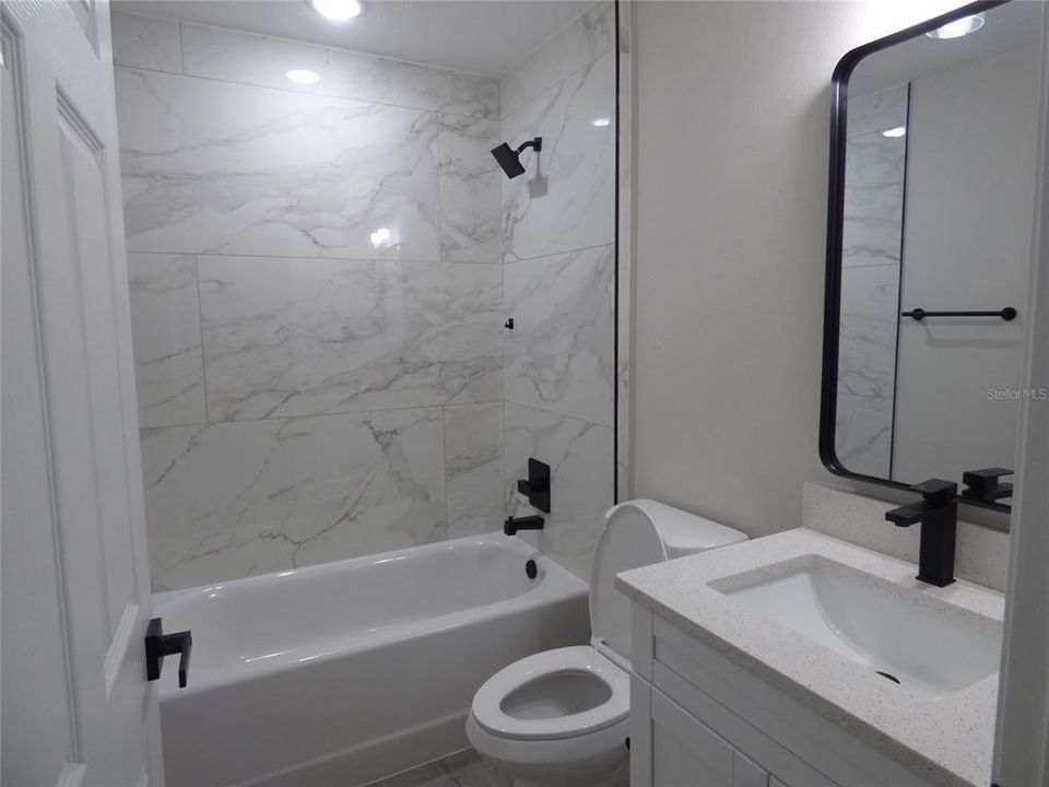 На продажу: $254,900 (3 спален, 2 ванн, 1393 Квадратных фут)