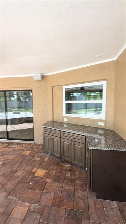 For Sale: $550,000 (4 beds, 2 baths, 1992 Square Feet)