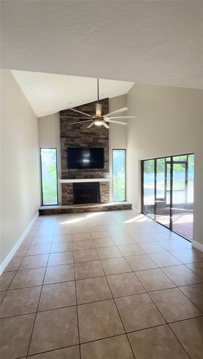 For Sale: $550,000 (4 beds, 2 baths, 1992 Square Feet)