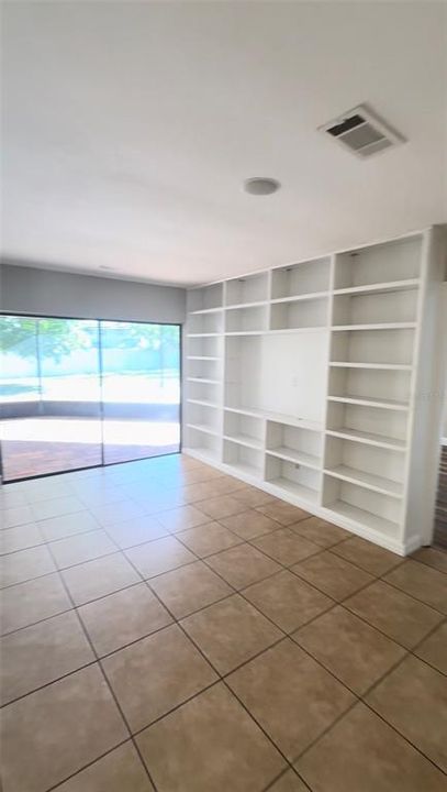 For Sale: $550,000 (4 beds, 2 baths, 1992 Square Feet)