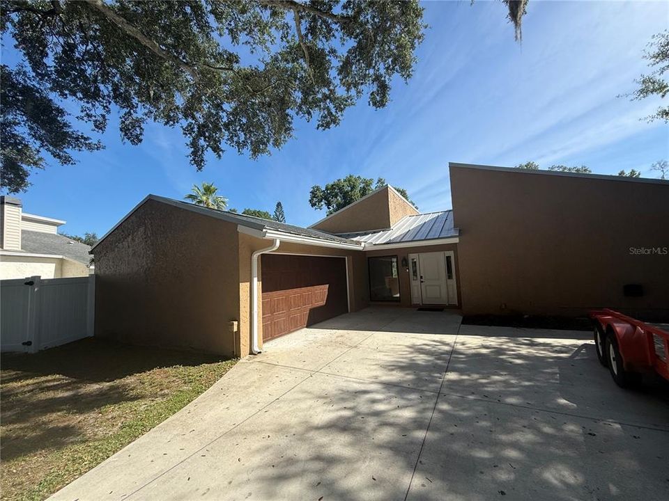 For Sale: $550,000 (4 beds, 2 baths, 1992 Square Feet)