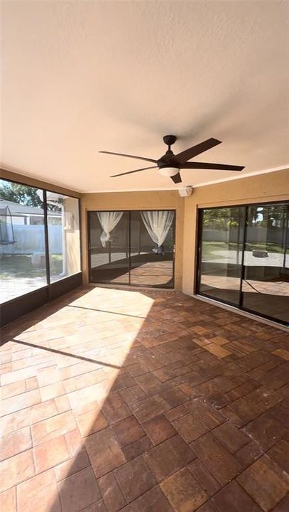 For Sale: $550,000 (4 beds, 2 baths, 1992 Square Feet)