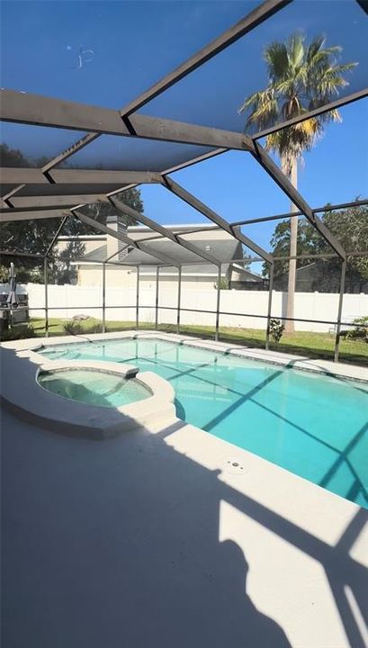 For Sale: $550,000 (4 beds, 2 baths, 1992 Square Feet)