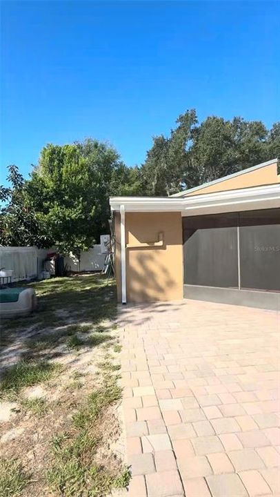 For Sale: $550,000 (4 beds, 2 baths, 1992 Square Feet)