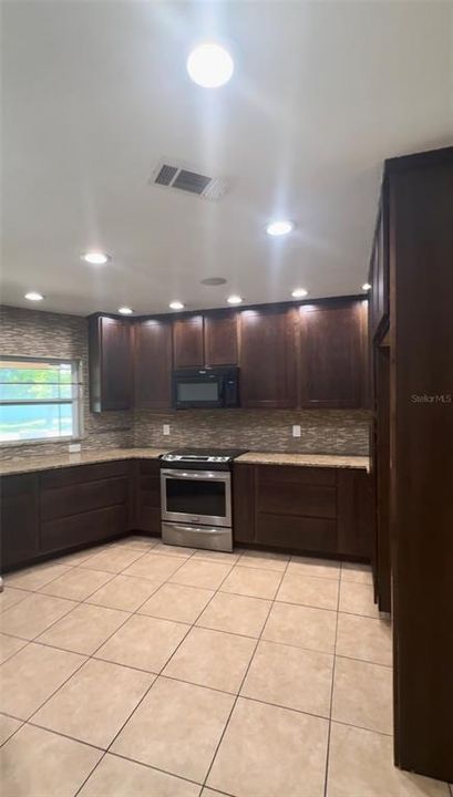 For Sale: $550,000 (4 beds, 2 baths, 1992 Square Feet)