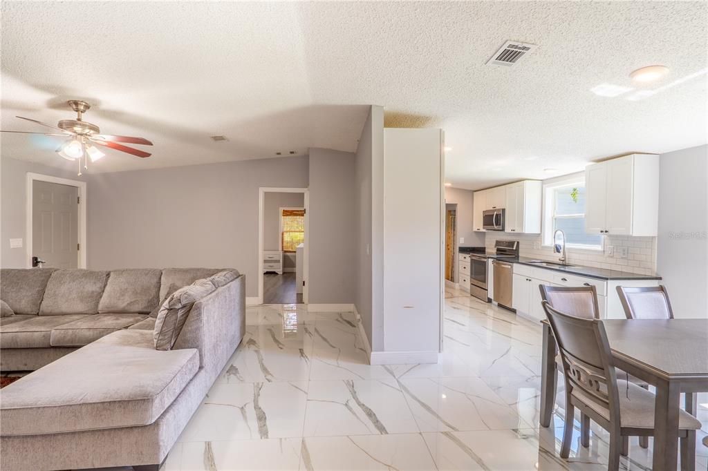 En Venta: $1,200,000 (6 camas, 4 baños, 7036 Pies cuadrados)