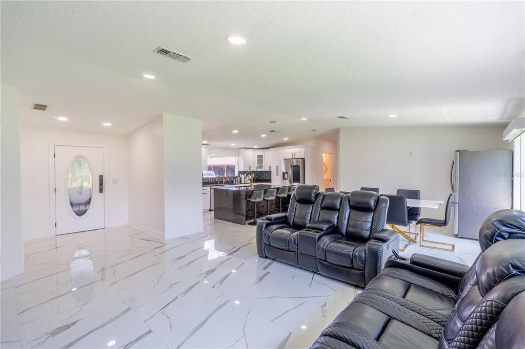 En Venta: $1,200,000 (6 camas, 4 baños, 7036 Pies cuadrados)
