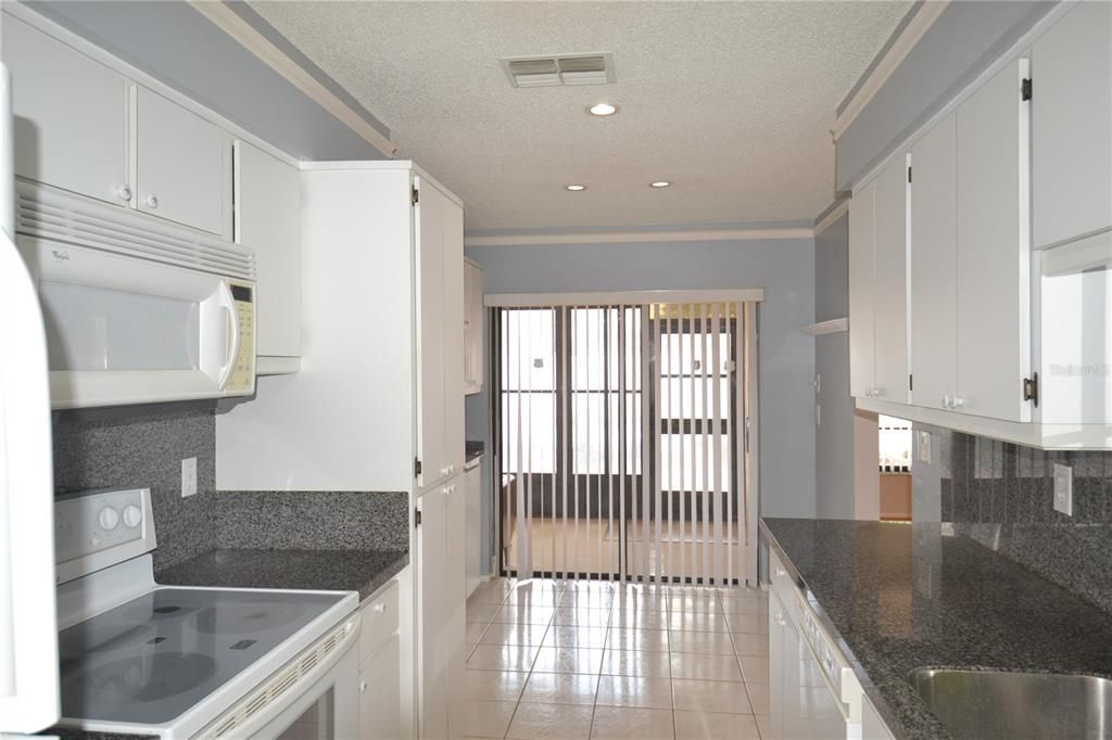 For Rent: $2,200 (2 beds, 2 baths, 1346 Square Feet)