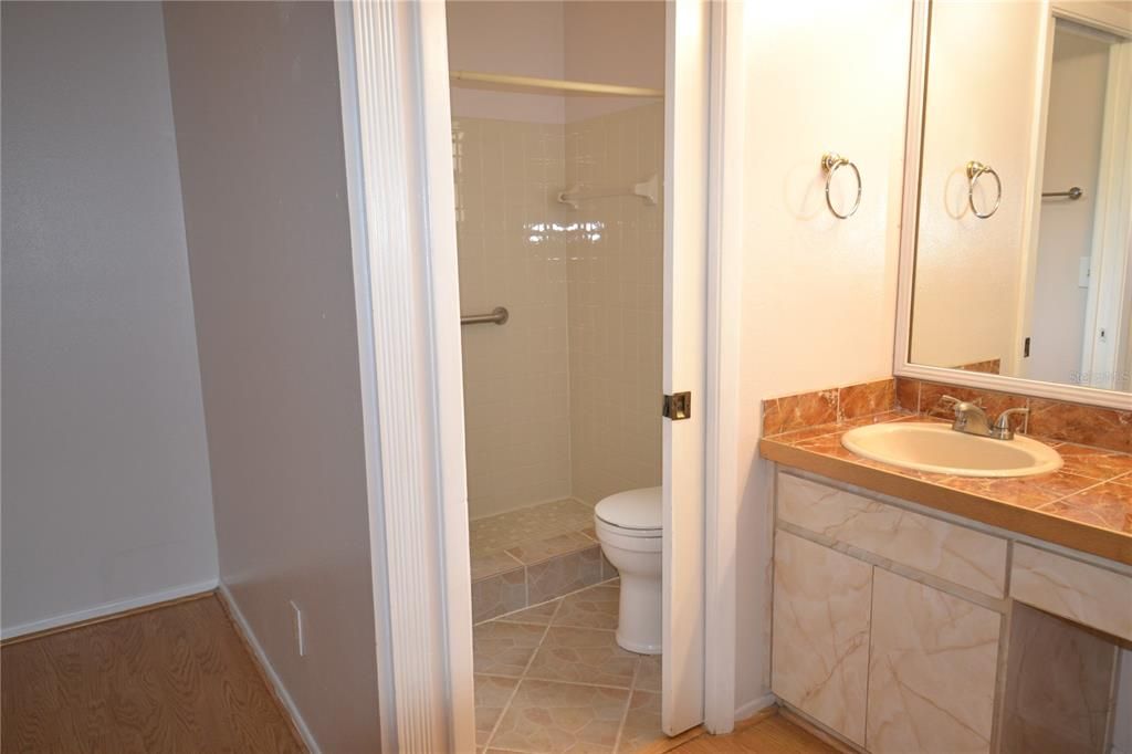 For Rent: $2,200 (2 beds, 2 baths, 1346 Square Feet)