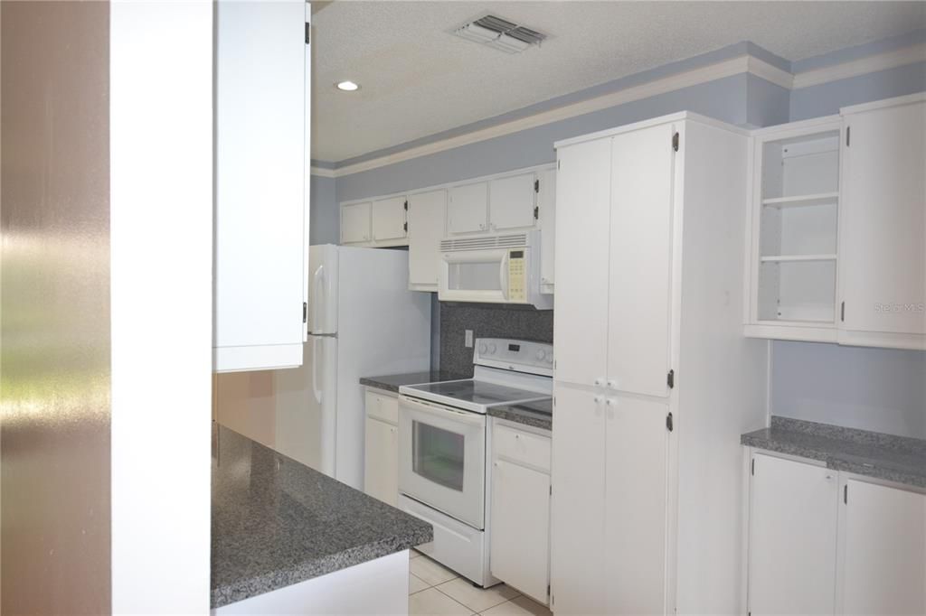 For Rent: $2,200 (2 beds, 2 baths, 1346 Square Feet)