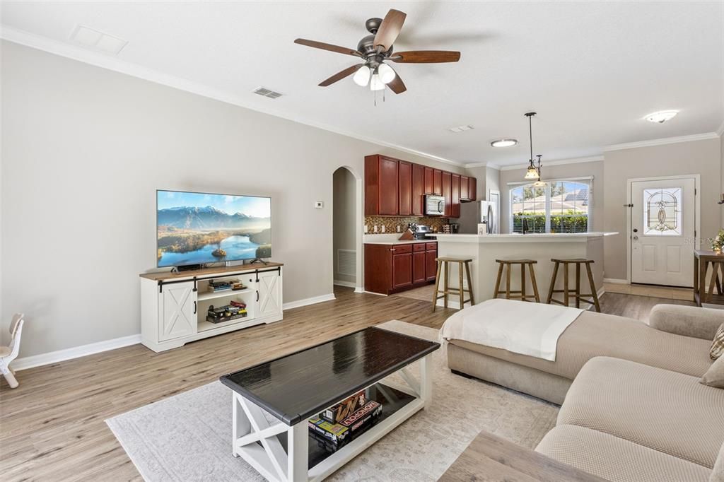 For Sale: $300,000 (3 beds, 2 baths, 1486 Square Feet)