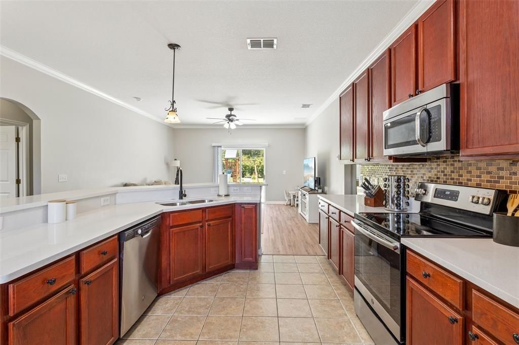 For Sale: $300,000 (3 beds, 2 baths, 1486 Square Feet)