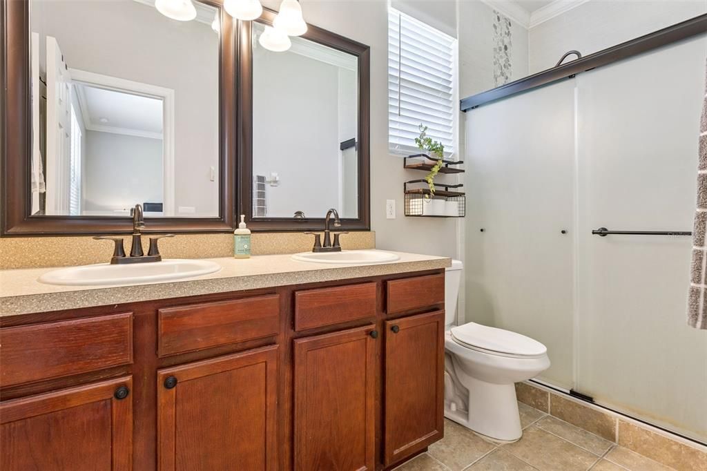 For Sale: $300,000 (3 beds, 2 baths, 1486 Square Feet)