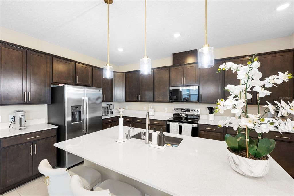 For Sale: $324,900 (4 beds, 3 baths, 2075 Square Feet)