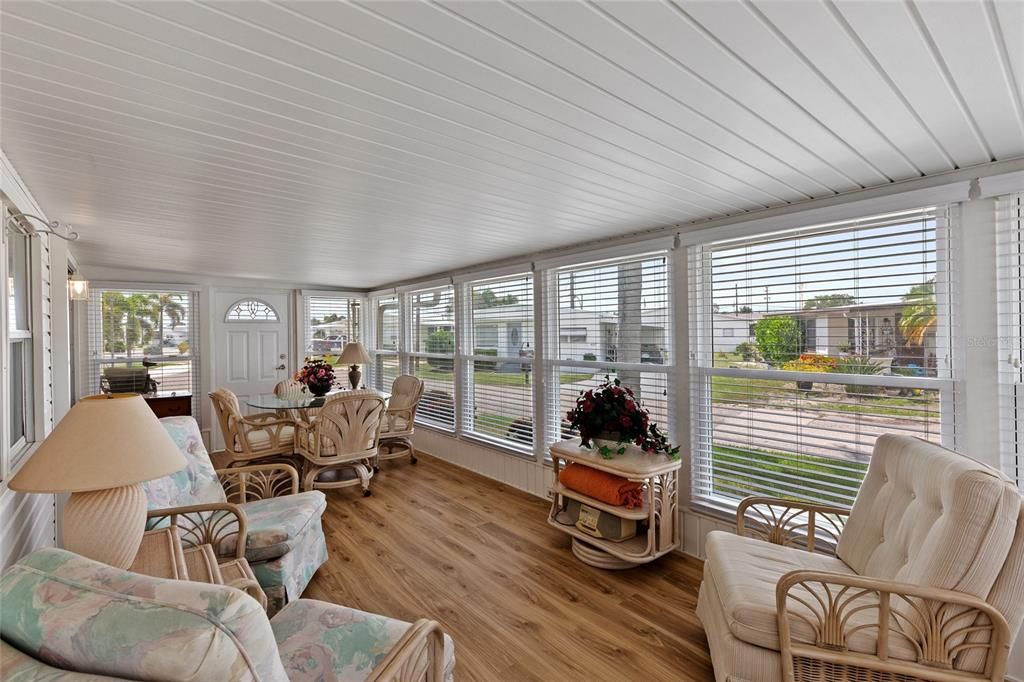 For Sale: $158,900 (2 beds, 2 baths, 920 Square Feet)