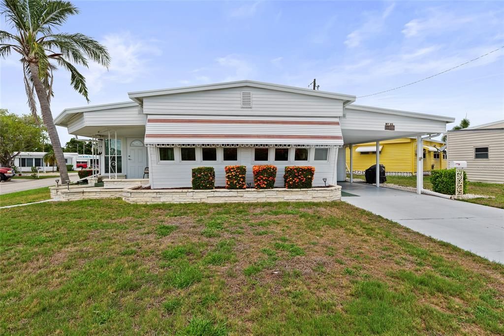 For Sale: $158,900 (2 beds, 2 baths, 920 Square Feet)