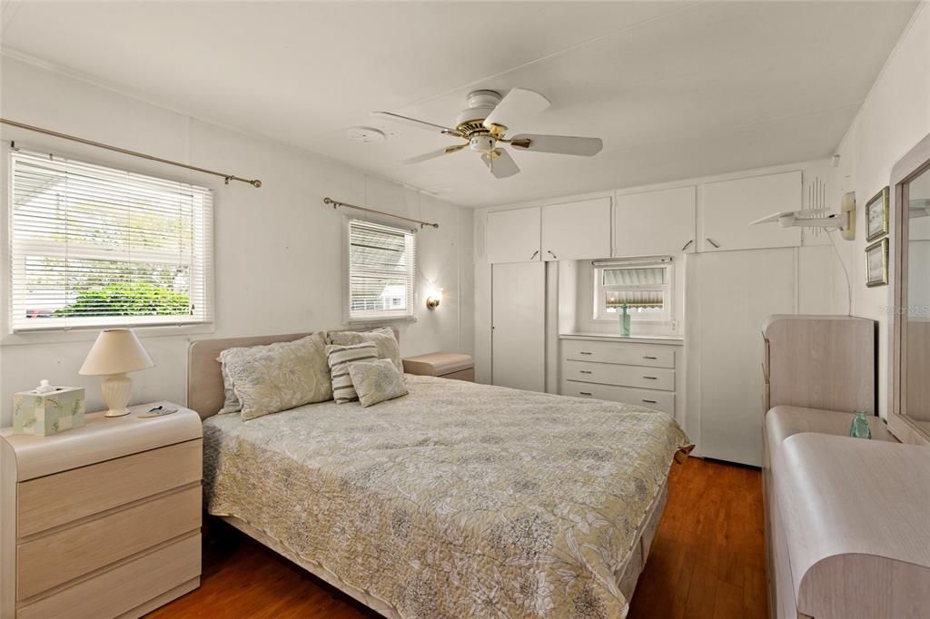 For Sale: $158,900 (2 beds, 2 baths, 920 Square Feet)