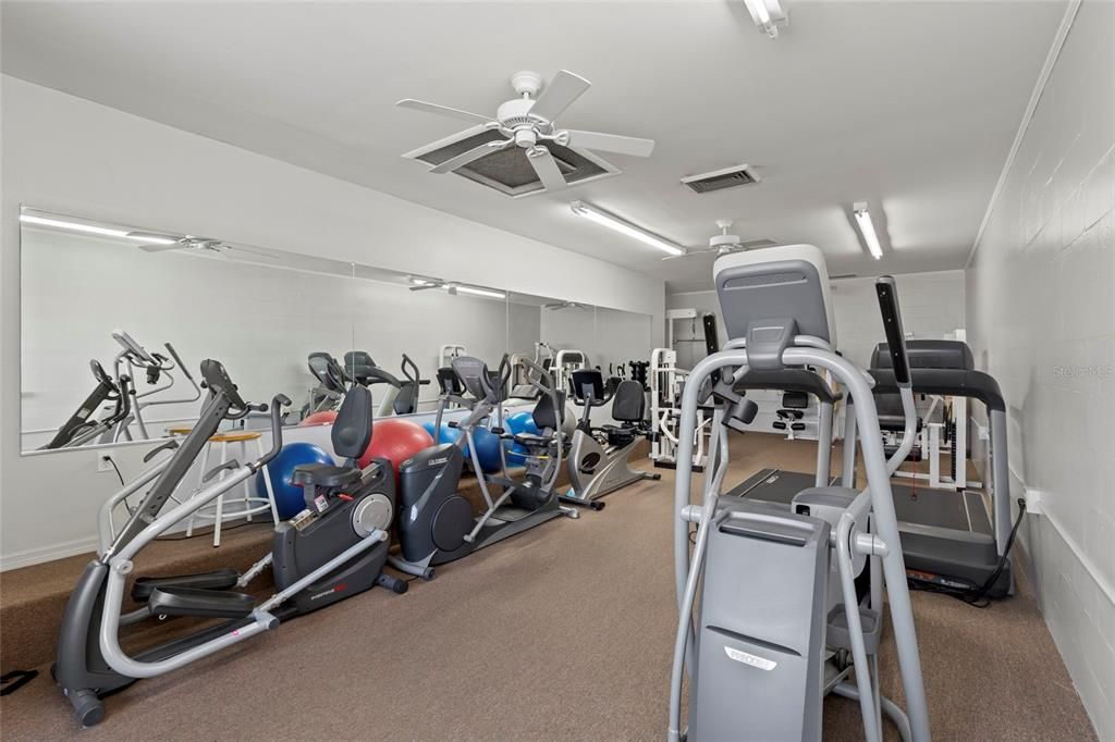 For Sale: $158,900 (2 beds, 2 baths, 920 Square Feet)