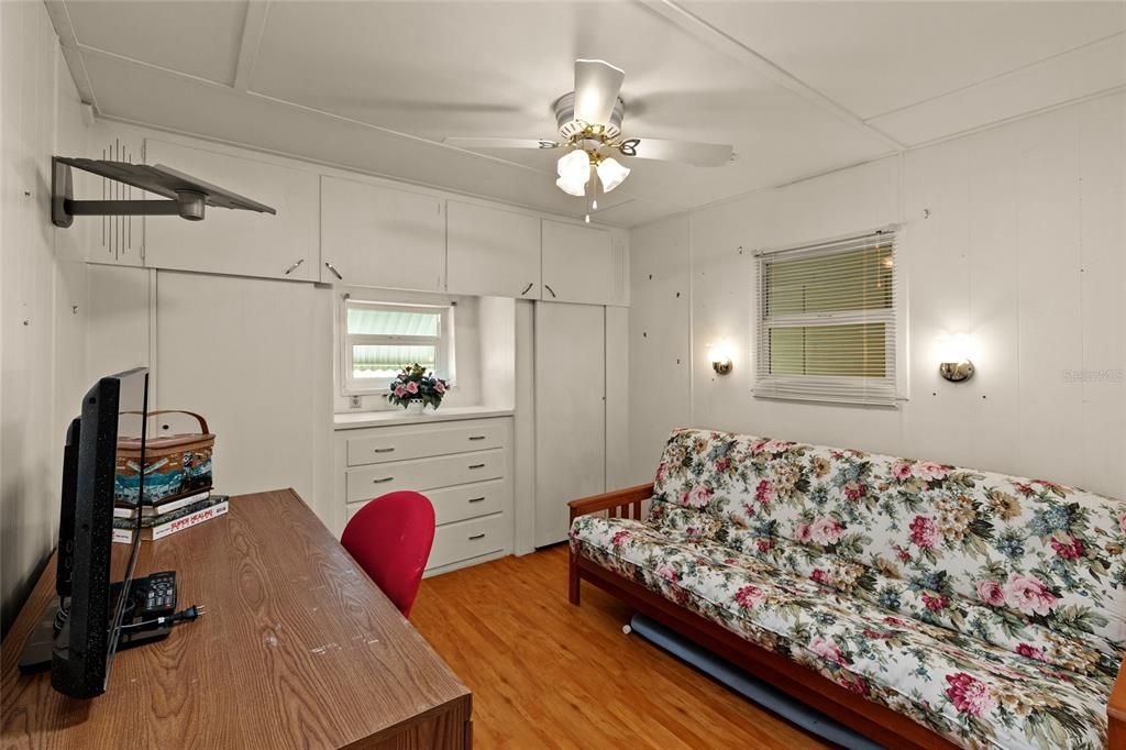 For Sale: $158,900 (2 beds, 2 baths, 920 Square Feet)
