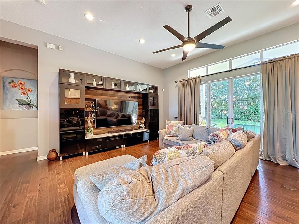 En Venta: $579,900 (4 camas, 3 baños, 3020 Pies cuadrados)