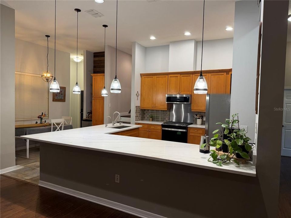 En Venta: $579,900 (4 camas, 3 baños, 3020 Pies cuadrados)