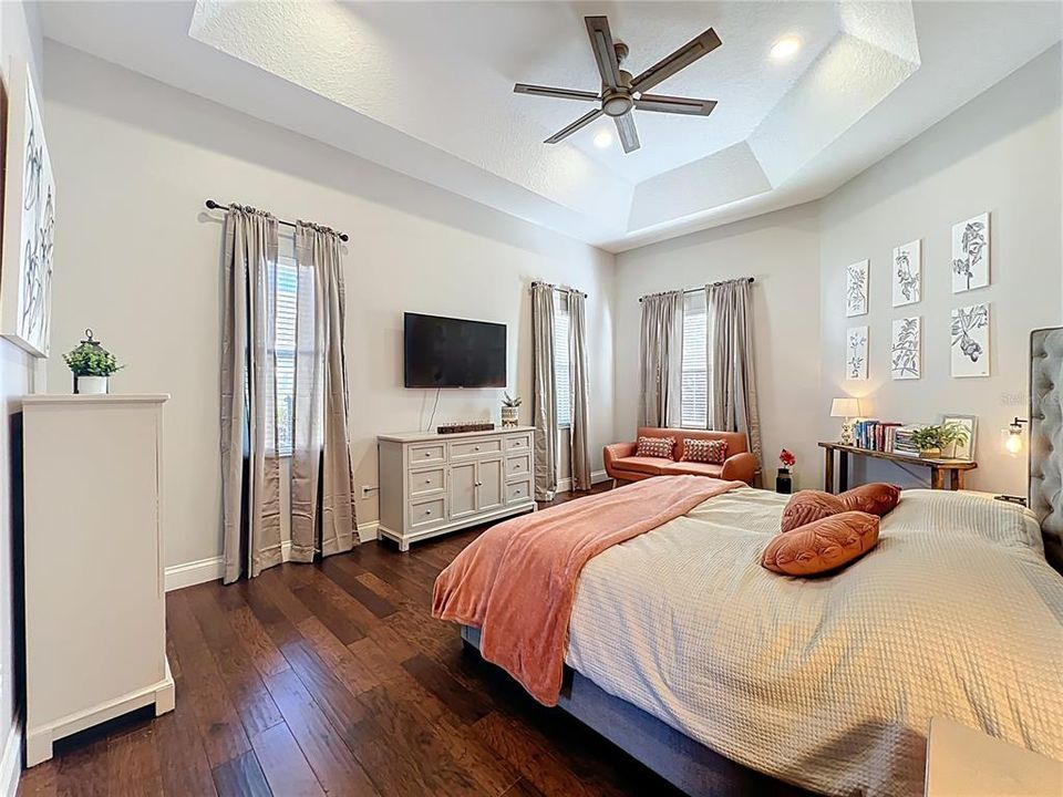 En Venta: $579,900 (4 camas, 3 baños, 3020 Pies cuadrados)