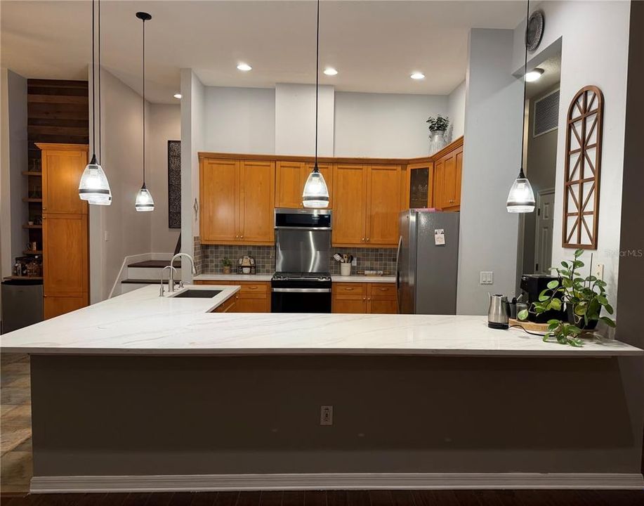 En Venta: $579,900 (4 camas, 3 baños, 3020 Pies cuadrados)