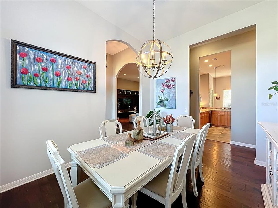 En Venta: $579,900 (4 camas, 3 baños, 3020 Pies cuadrados)