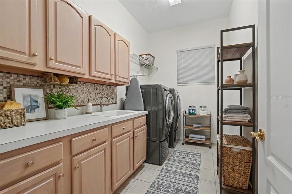 For Rent: $3,300 (4 beds, 3 baths, 2784 Square Feet)