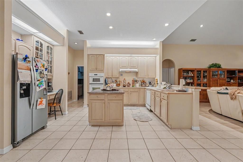 For Rent: $3,300 (4 beds, 3 baths, 2784 Square Feet)