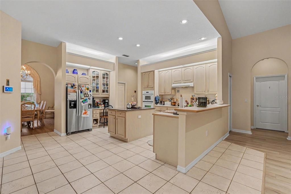 For Rent: $3,300 (4 beds, 3 baths, 2784 Square Feet)