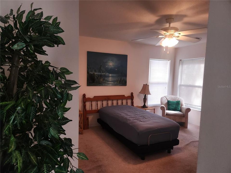 For Sale: $409,000 (3 beds, 3 baths, 2356 Square Feet)