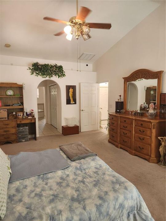 For Sale: $409,000 (3 beds, 3 baths, 2356 Square Feet)