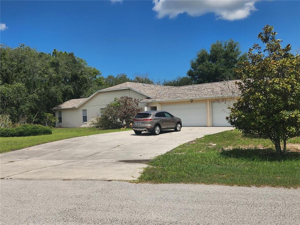 For Sale: $409,000 (3 beds, 3 baths, 2356 Square Feet)