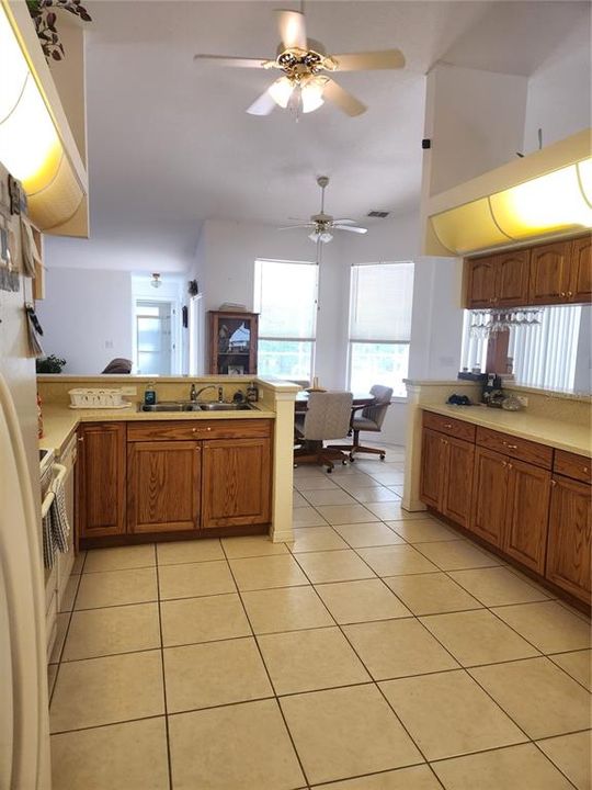 For Sale: $409,000 (3 beds, 3 baths, 2356 Square Feet)