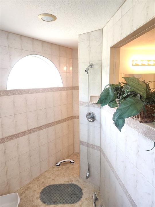 For Sale: $409,000 (3 beds, 3 baths, 2356 Square Feet)
