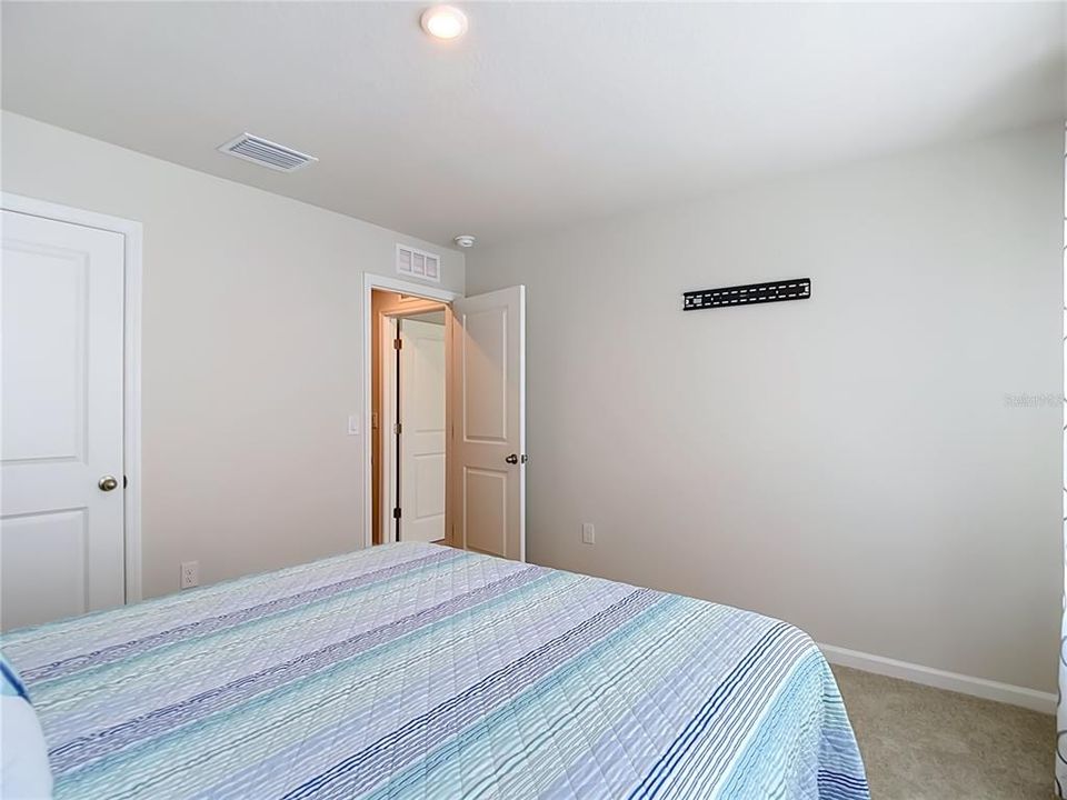 For Sale: $289,900 (3 beds, 2 baths, 1632 Square Feet)