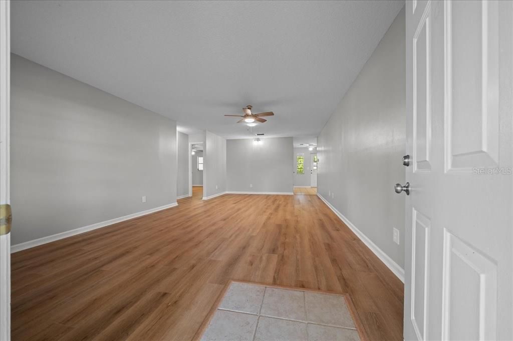 For Sale: $139,900 (2 beds, 2 baths, 1179 Square Feet)