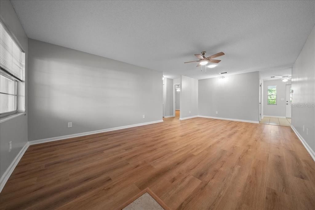 For Sale: $139,900 (2 beds, 2 baths, 1179 Square Feet)