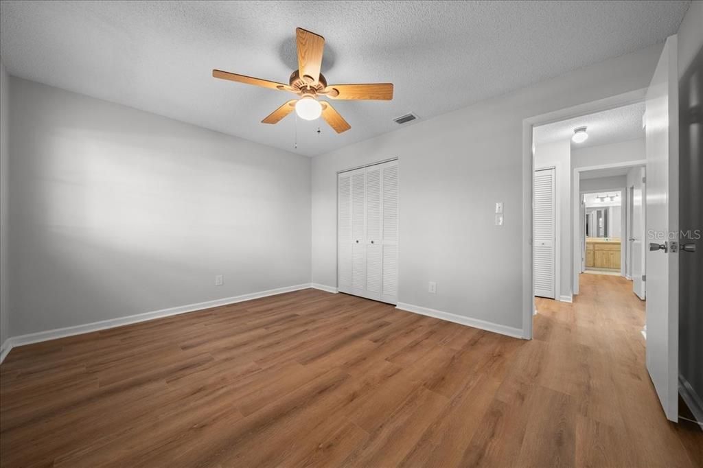 For Sale: $139,900 (2 beds, 2 baths, 1179 Square Feet)