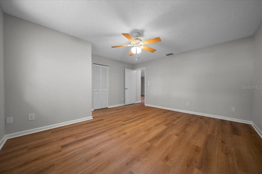 For Sale: $139,900 (2 beds, 2 baths, 1179 Square Feet)
