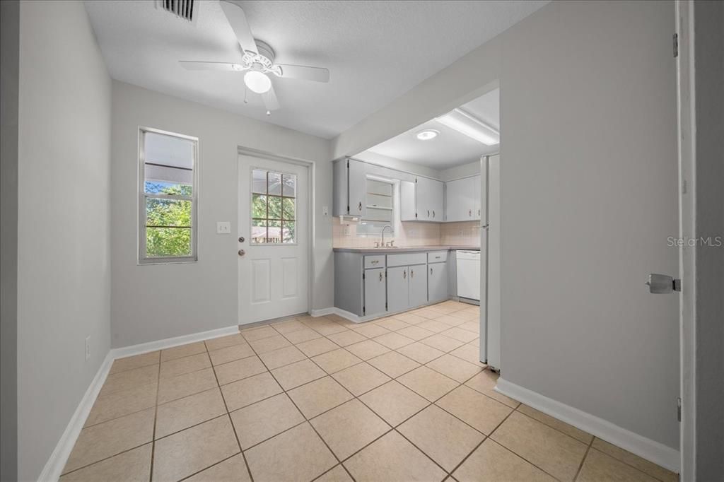 For Sale: $139,900 (2 beds, 2 baths, 1179 Square Feet)