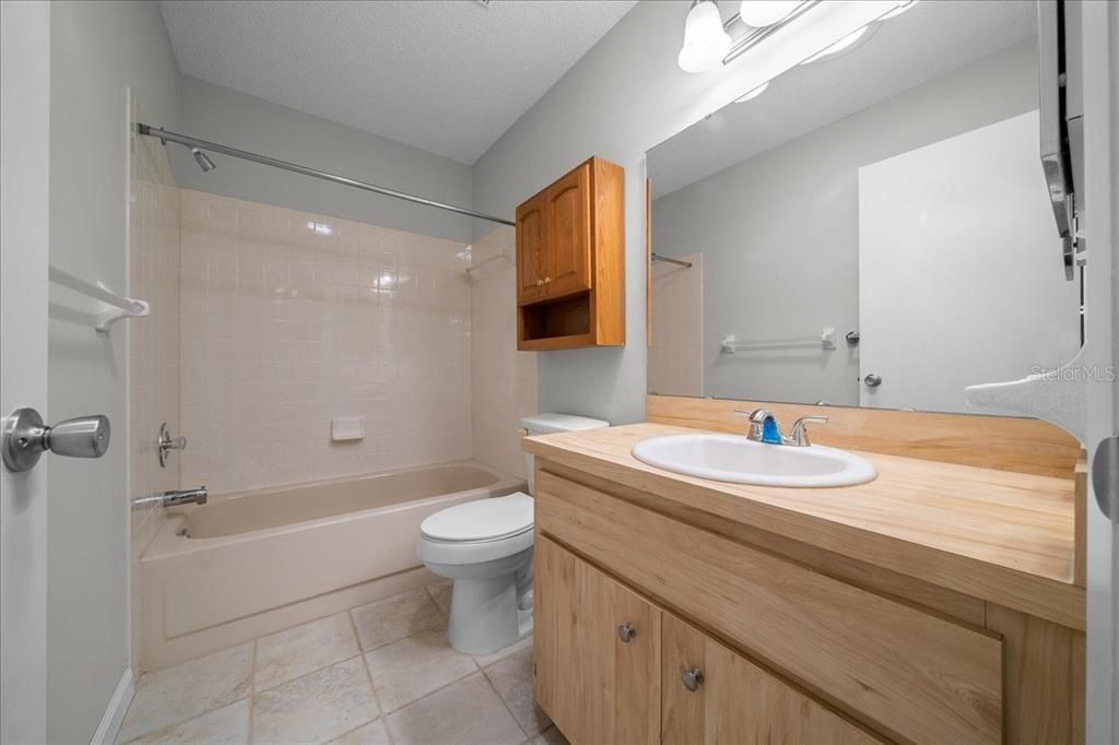 For Sale: $139,900 (2 beds, 2 baths, 1179 Square Feet)