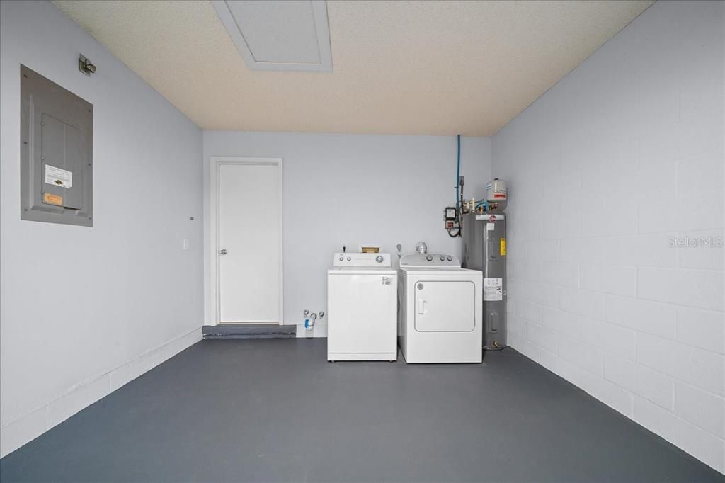 For Sale: $139,900 (2 beds, 2 baths, 1179 Square Feet)