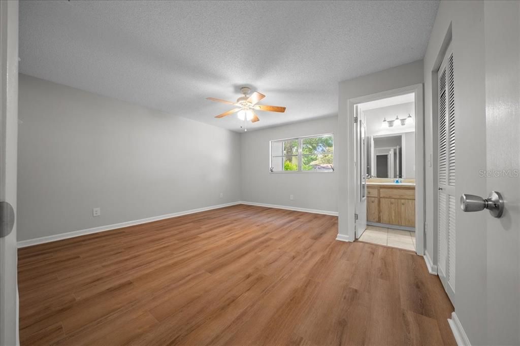 For Sale: $139,900 (2 beds, 2 baths, 1179 Square Feet)